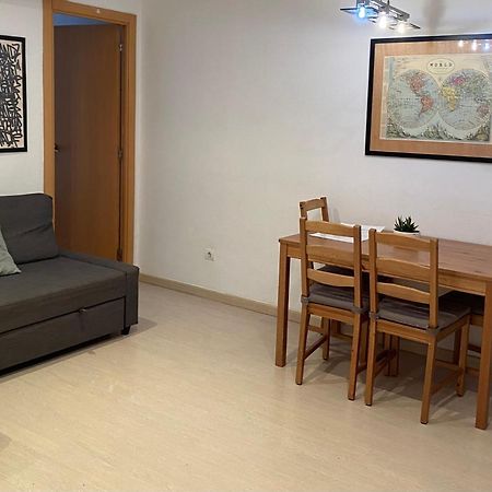 Cozy Apartment At A Great Location! โอสปิตาเล็ต เดอ โยเบรกัต ภายนอก รูปภาพ