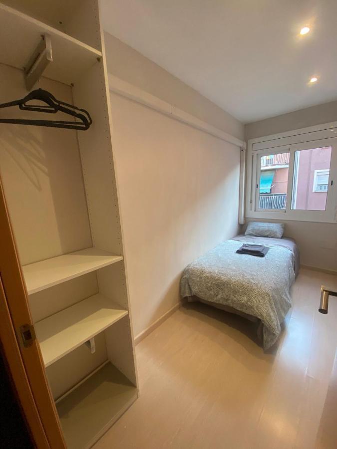 Cozy Apartment At A Great Location! โอสปิตาเล็ต เดอ โยเบรกัต ภายนอก รูปภาพ
