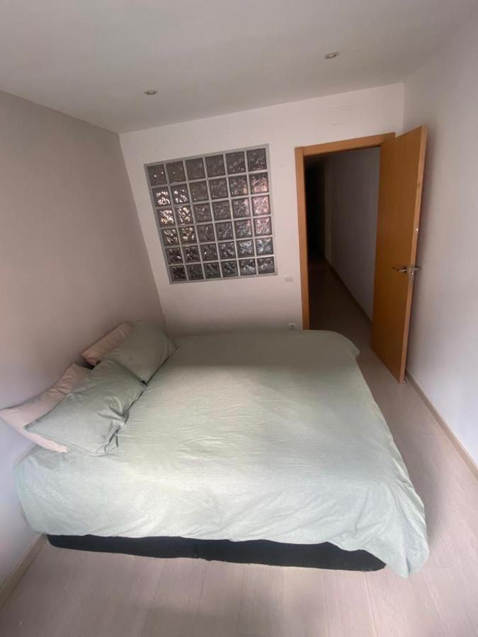 Cozy Apartment At A Great Location! โอสปิตาเล็ต เดอ โยเบรกัต ภายนอก รูปภาพ