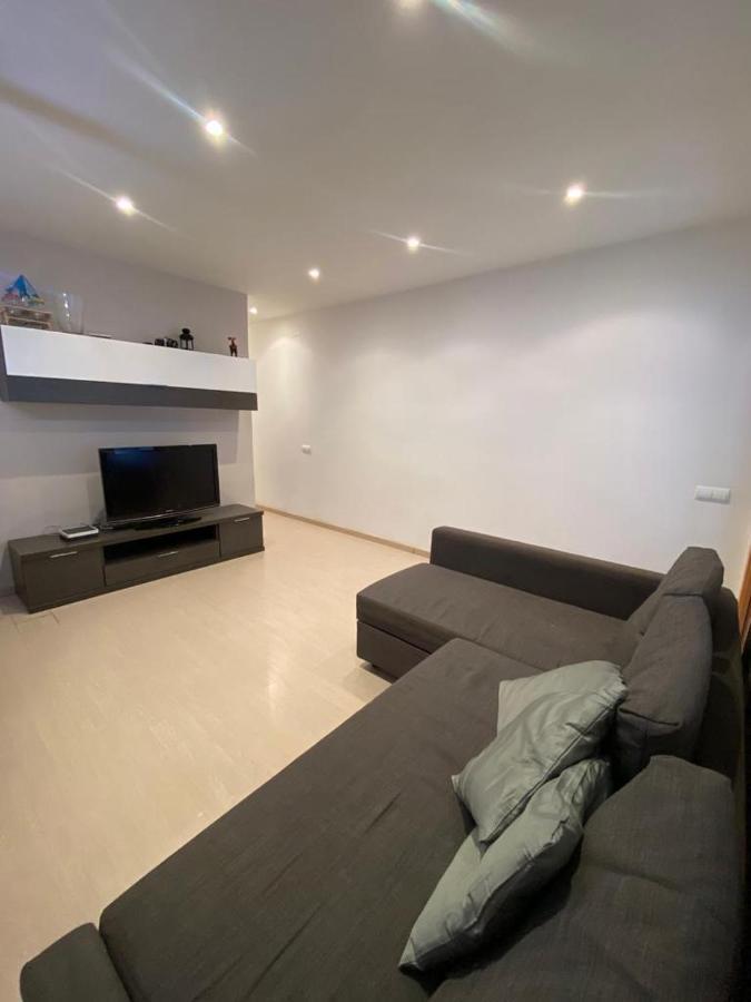 Cozy Apartment At A Great Location! โอสปิตาเล็ต เดอ โยเบรกัต ภายนอก รูปภาพ