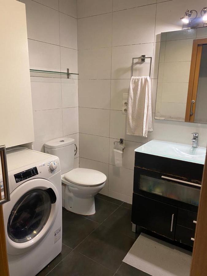 Cozy Apartment At A Great Location! โอสปิตาเล็ต เดอ โยเบรกัต ภายนอก รูปภาพ