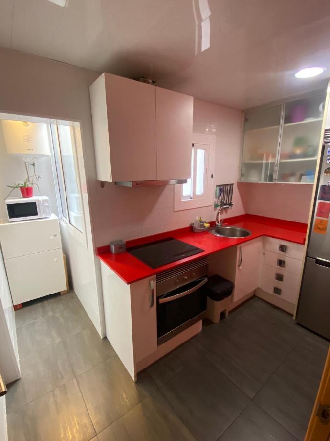 Cozy Apartment At A Great Location! โอสปิตาเล็ต เดอ โยเบรกัต ภายนอก รูปภาพ